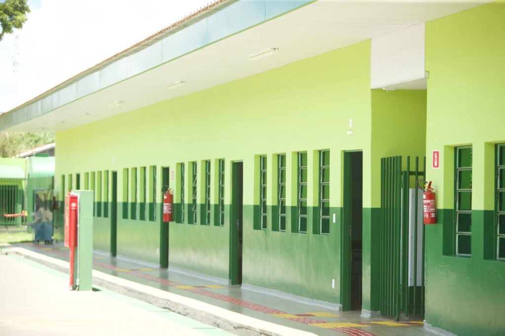 Governador em exercício entrega obras em Caarapó e autoriza ampliação da rede de saneamento