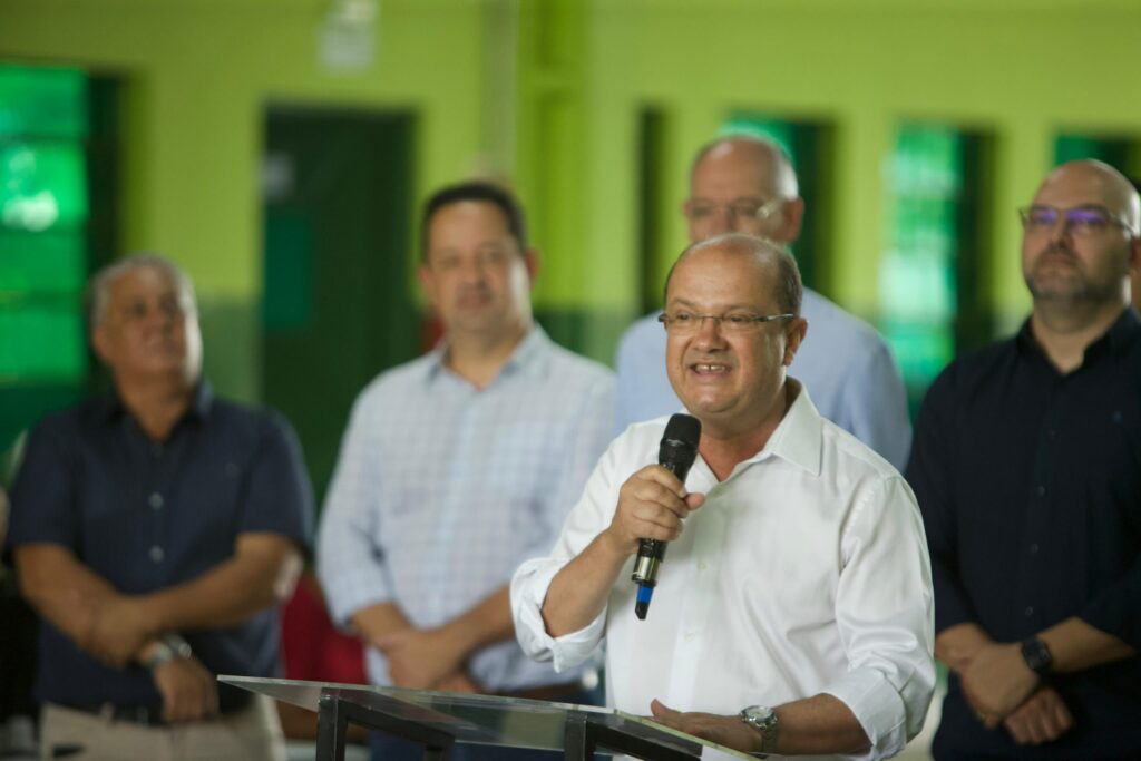 Governador em exercício entrega obras em Caarapó e autoriza ampliação da rede de saneamento