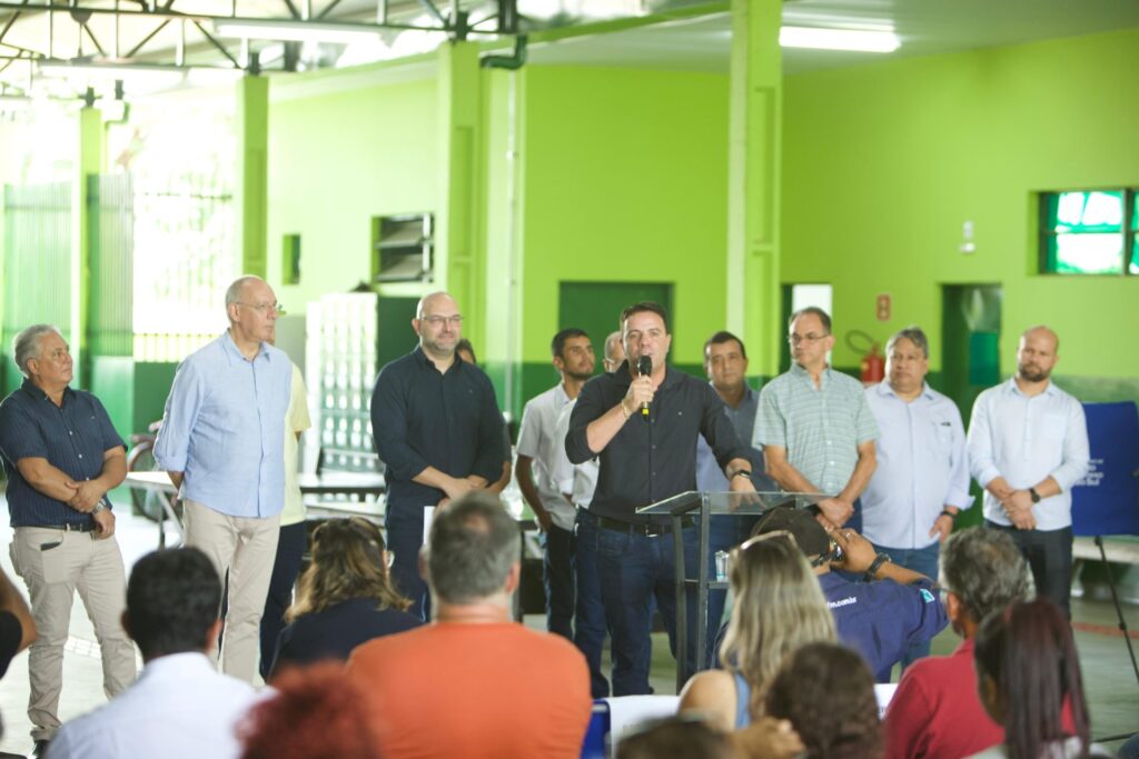 Governador em exercício entrega obras em Caarapó e autoriza ampliação da rede de saneamento