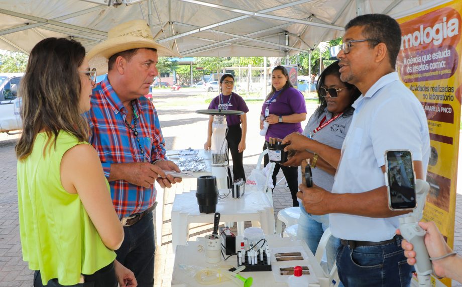 LUTA CONTRA A DENGUE – Prefeitura promoveu ação de mobilização e combate ao Aedes aegypti na área central LUTA CONTRA A DENGUE – Prefeitura promoveu ação de mobilização e combate ao Aedes aegypti na área central
