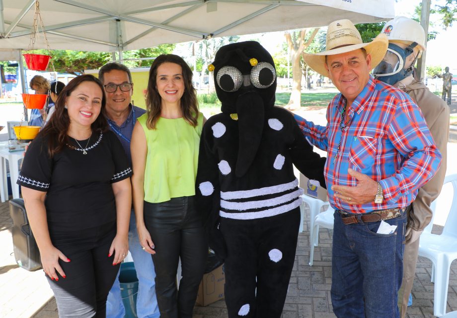 LUTA CONTRA A DENGUE – Prefeitura promoveu ação de mobilização e combate ao Aedes aegypti na área central LUTA CONTRA A DENGUE – Prefeitura promoveu ação de mobilização e combate ao Aedes aegypti na área central