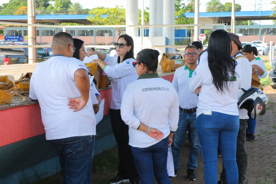LUTA CONTRA A DENGUE – Prefeitura promoveu ação de mobilização e combate ao Aedes aegypti na área central LUTA CONTRA A DENGUE – Prefeitura promoveu ação de mobilização e combate ao Aedes aegypti na área central