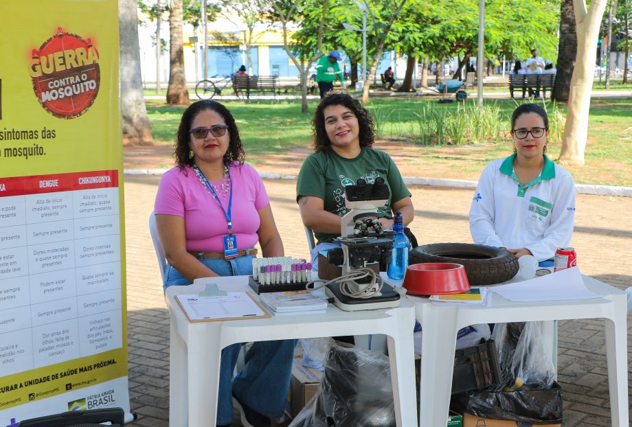 LUTA CONTRA A DENGUE – Prefeitura promoveu ação de mobilização e combate ao Aedes aegypti na área central LUTA CONTRA A DENGUE – Prefeitura promoveu ação de mobilização e combate ao Aedes aegypti na área central