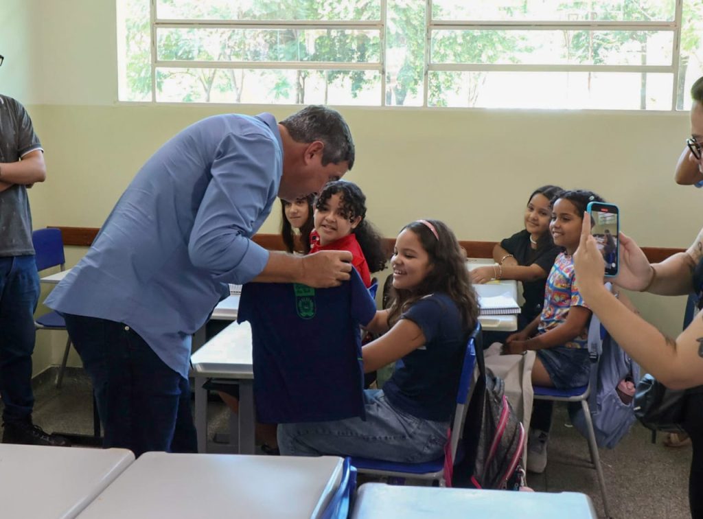 Com a agenda cheia, governador acompanha volta às aulas de perto no interior de MS