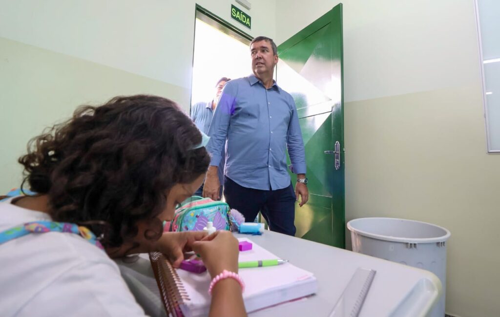 Com foco na educação moderna e de qualidade, Governo entrega reforma de escola em Ribas do Rio Pardo Com foco na educação moderna e de qualidade, Governo entrega reforma de escola em Ribas do Rio Pardo