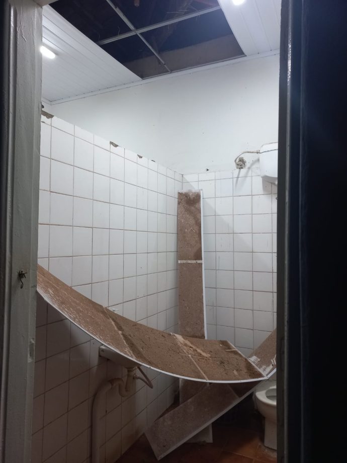 Após estragos da última chuva, Prefeitura de TL inicia reparos em escola municipal Irmã Scheilla