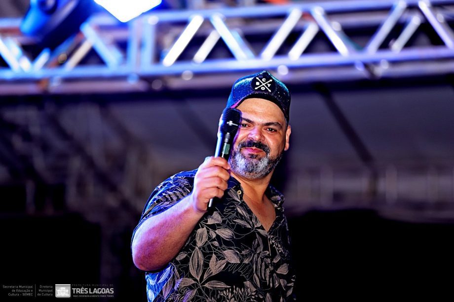 Confira as fotos do primeiro dia do CarnaTrês