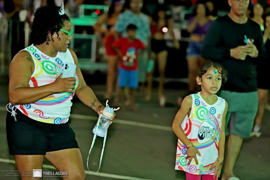 Confira as fotos do primeiro dia do CarnaTrês