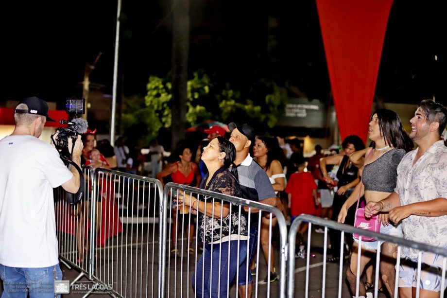 Confira as fotos do primeiro dia do CarnaTrês