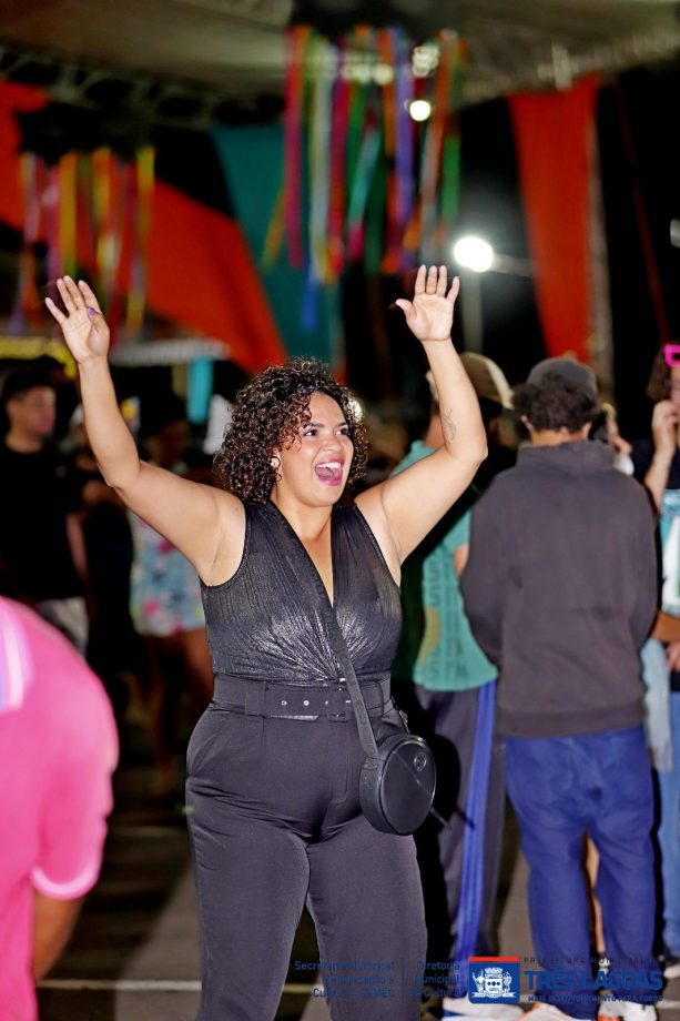 Confira as fotos do primeiro dia do CarnaTrês