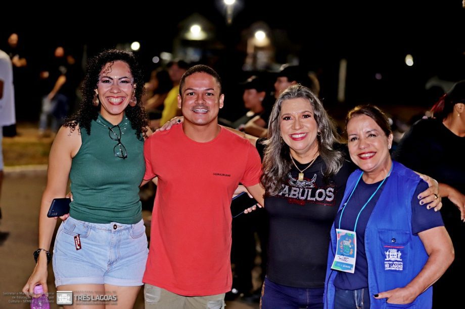 Confira as fotos do primeiro dia do CarnaTrês