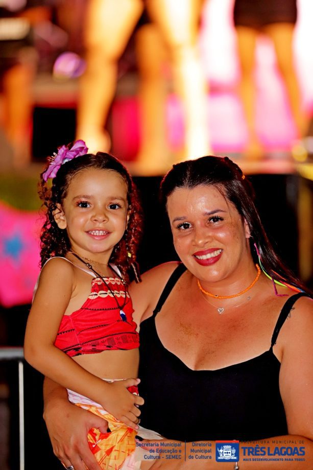 Confira as fotos do primeiro dia do CarnaTrês