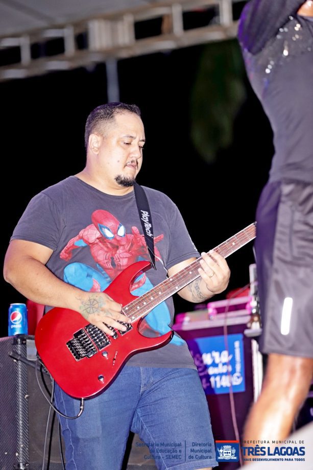 Confira as fotos do primeiro dia do CarnaTrês