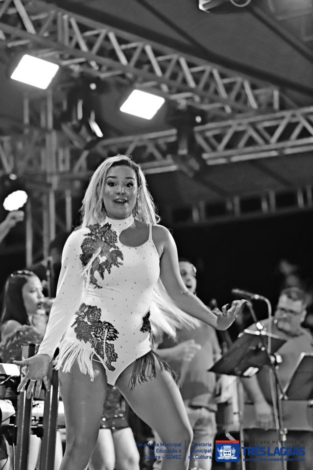 Confira as fotos do primeiro dia do CarnaTrês