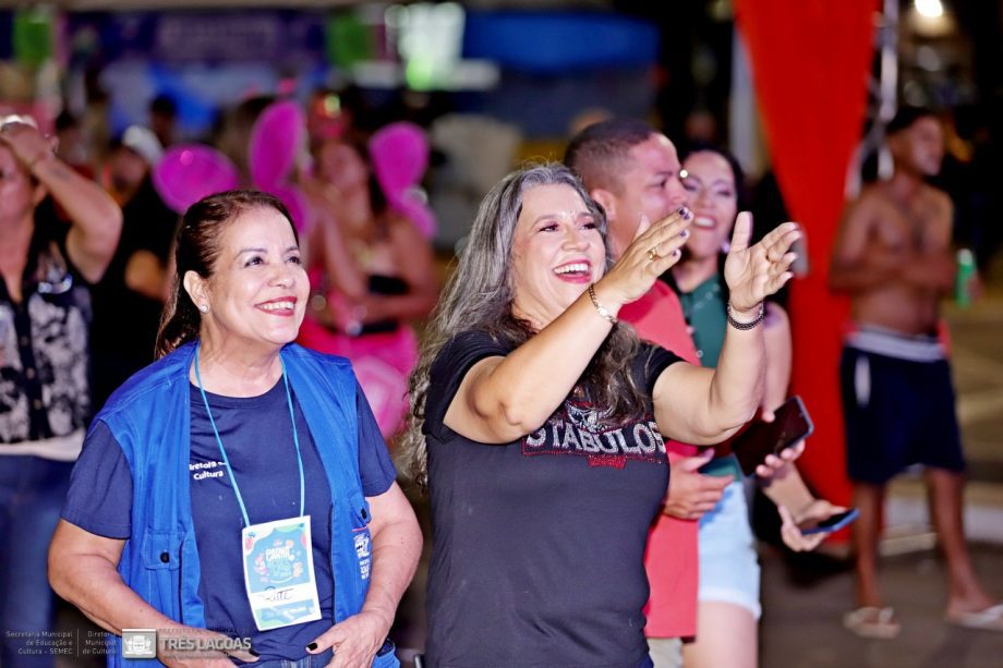 Confira as fotos do primeiro dia do CarnaTrês