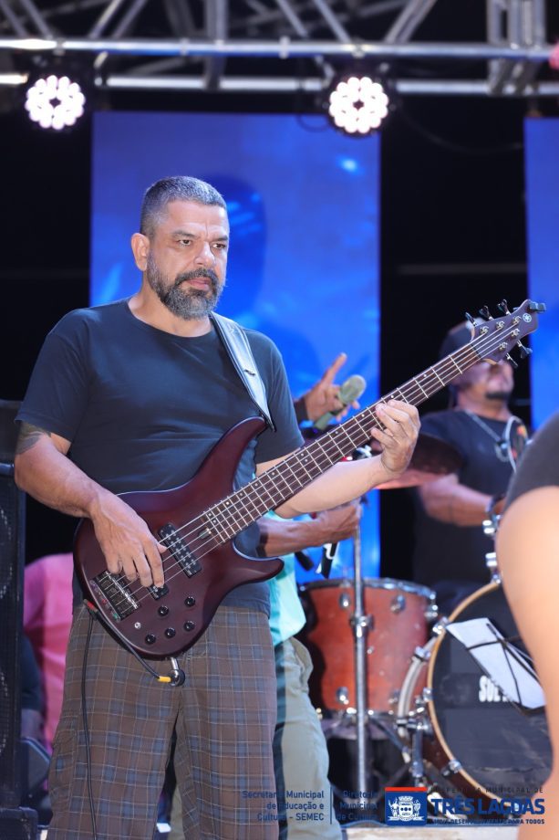 Confira as fotos do primeiro dia do CarnaTrês