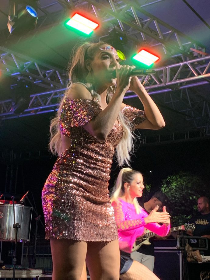Confira as fotos do primeiro dia do CarnaTrês
