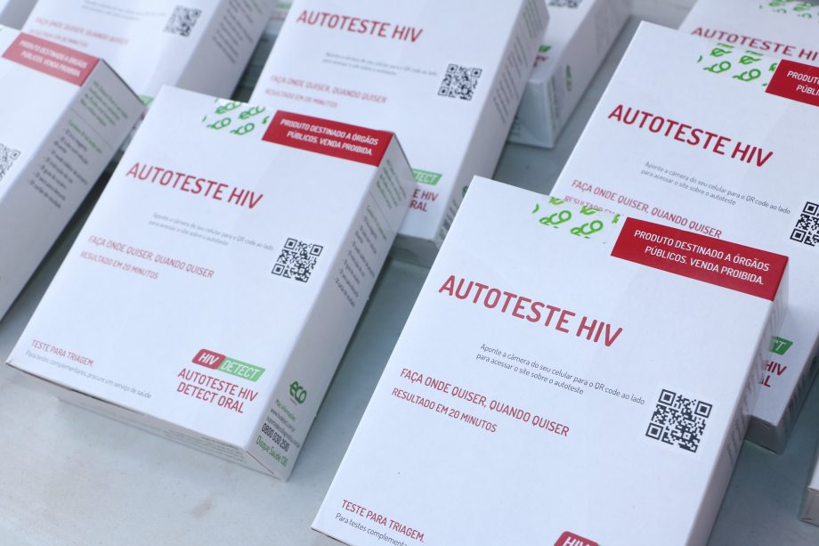 Programa IST/AIDS promoveu ação de prevenção e apresentação dos serviços para a população Programa IST/AIDS promoveu ação de prevenção e apresentação dos serviços para a população