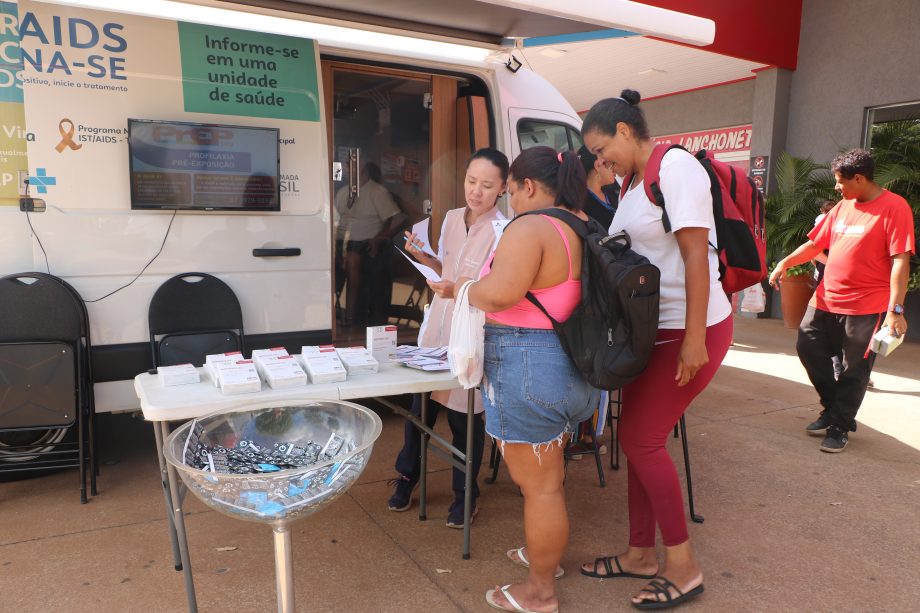Programa IST/AIDS promoveu ação de prevenção e apresentação dos serviços para a população Programa IST/AIDS promoveu ação de prevenção e apresentação dos serviços para a população