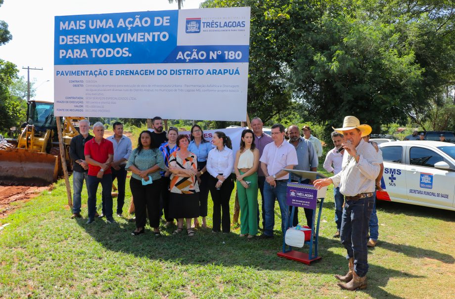 Prefeito Angelo Guerreiro assina ordem de serviço de asfalto e drenagem no Distrito do Arapuá Prefeito Angelo Guerreiro assina ordem de serviço de asfalto e drenagem no Distrito do Arapuá
