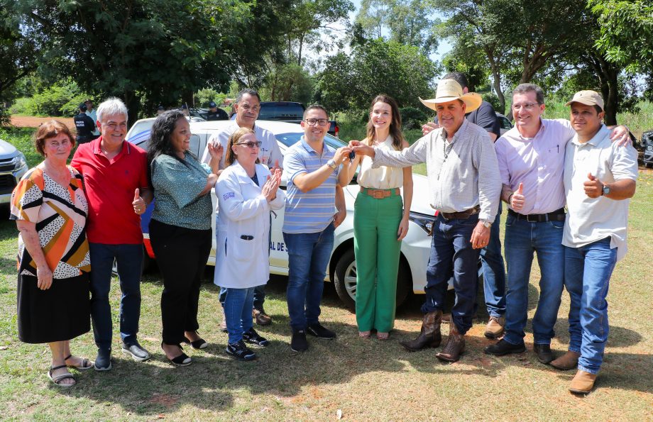 Prefeito Angelo Guerreiro assina ordem de serviço de asfalto e drenagem no Distrito do Arapuá Prefeito Angelo Guerreiro assina ordem de serviço de asfalto e drenagem no Distrito do Arapuá
