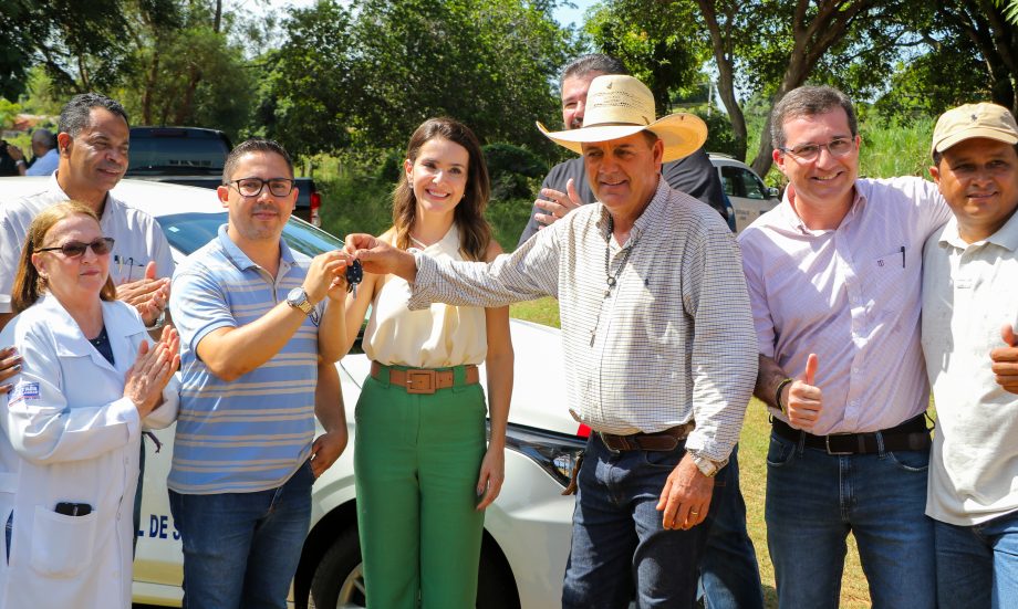 Prefeito Angelo Guerreiro assina ordem de serviço de asfalto e drenagem no Distrito do Arapuá Prefeito Angelo Guerreiro assina ordem de serviço de asfalto e drenagem no Distrito do Arapuá