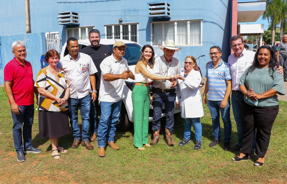 Prefeito Angelo Guerreiro assina ordem de serviço de asfalto e drenagem no Distrito do Arapuá Prefeito Angelo Guerreiro assina ordem de serviço de asfalto e drenagem no Distrito do Arapuá