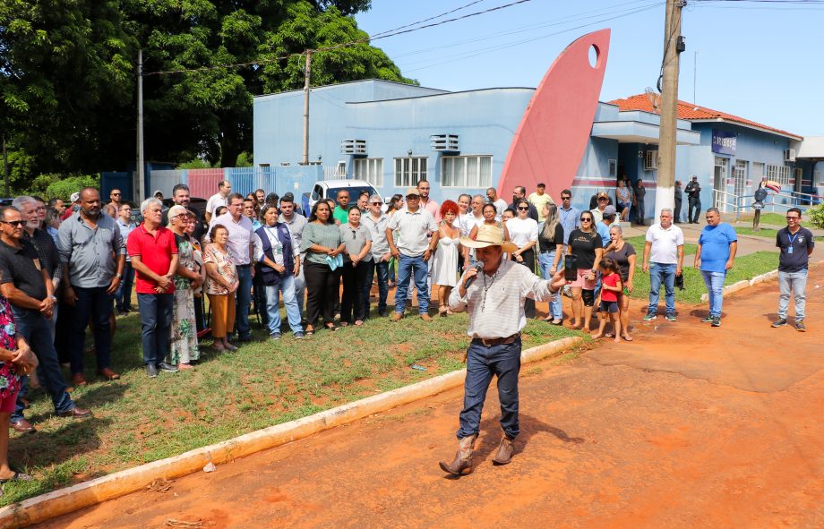 Prefeito Angelo Guerreiro assina ordem de serviço de asfalto e drenagem no Distrito do Arapuá Prefeito Angelo Guerreiro assina ordem de serviço de asfalto e drenagem no Distrito do Arapuá
