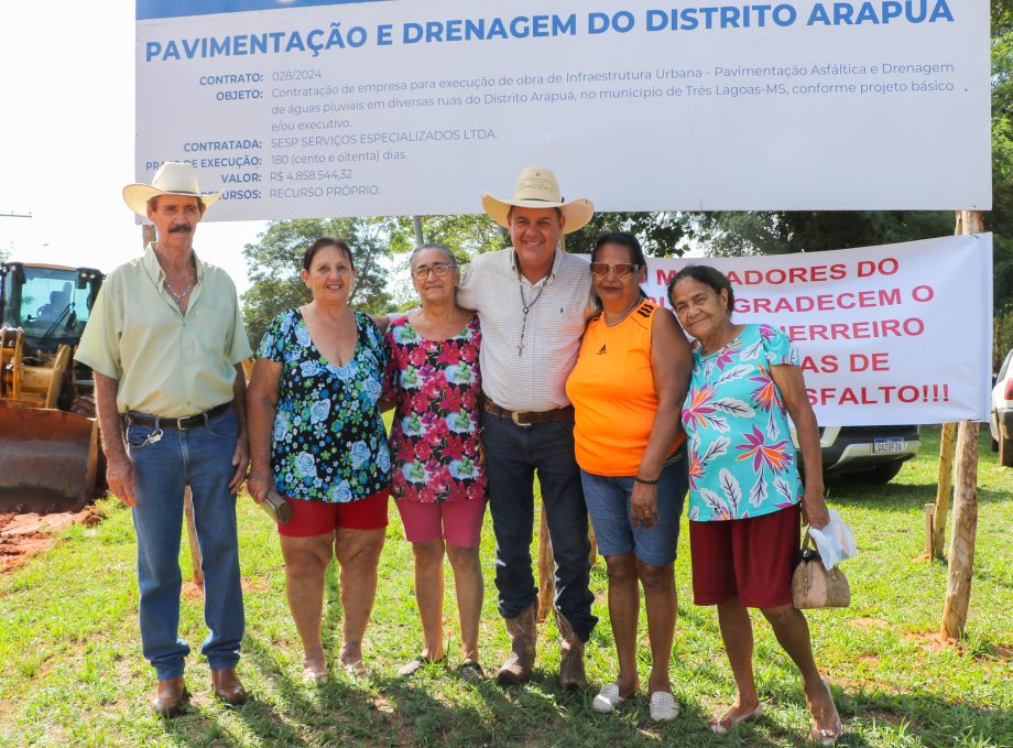 Prefeito Angelo Guerreiro assina ordem de serviço de asfalto e drenagem no Distrito do Arapuá Prefeito Angelo Guerreiro assina ordem de serviço de asfalto e drenagem no Distrito do Arapuá