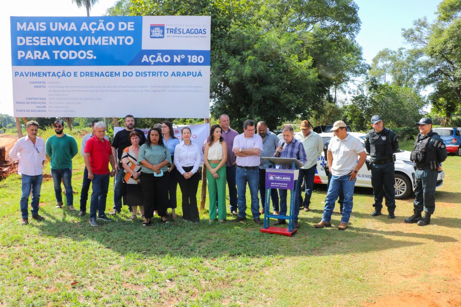 Prefeito Angelo Guerreiro assina ordem de serviço de asfalto e drenagem no Distrito do Arapuá Prefeito Angelo Guerreiro assina ordem de serviço de asfalto e drenagem no Distrito do Arapuá
