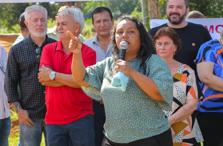 Prefeito Angelo Guerreiro assina ordem de serviço de asfalto e drenagem no Distrito do Arapuá Prefeito Angelo Guerreiro assina ordem de serviço de asfalto e drenagem no Distrito do Arapuá