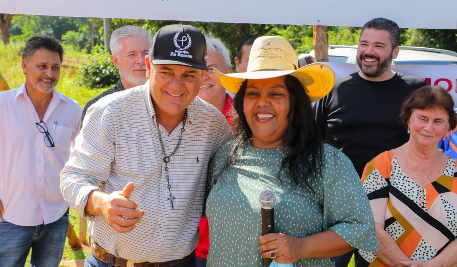 Prefeito Angelo Guerreiro assina ordem de serviço de asfalto e drenagem no Distrito do Arapuá Prefeito Angelo Guerreiro assina ordem de serviço de asfalto e drenagem no Distrito do Arapuá