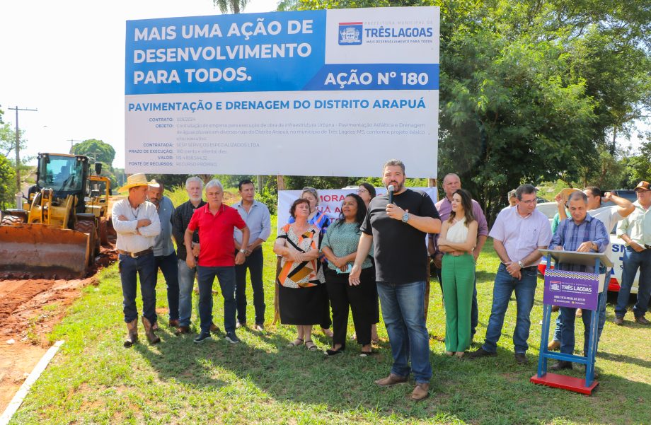 Prefeito Angelo Guerreiro assina ordem de serviço de asfalto e drenagem no Distrito do Arapuá Prefeito Angelo Guerreiro assina ordem de serviço de asfalto e drenagem no Distrito do Arapuá