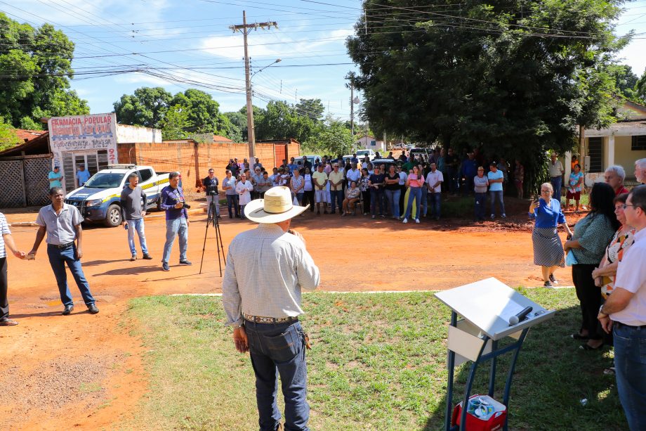 Prefeito Angelo Guerreiro assina ordem de serviço de asfalto e drenagem no Distrito do Arapuá Prefeito Angelo Guerreiro assina ordem de serviço de asfalto e drenagem no Distrito do Arapuá