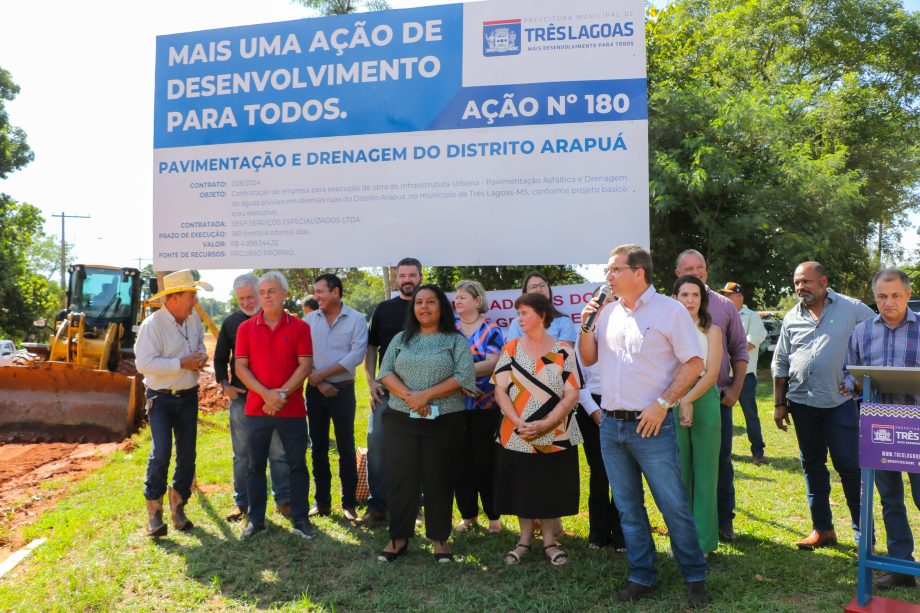 Prefeito Angelo Guerreiro assina ordem de serviço de asfalto e drenagem no Distrito do Arapuá Prefeito Angelo Guerreiro assina ordem de serviço de asfalto e drenagem no Distrito do Arapuá