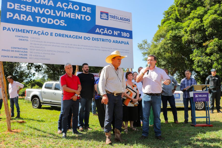 Prefeito Angelo Guerreiro assina ordem de serviço de asfalto e drenagem no Distrito do Arapuá Prefeito Angelo Guerreiro assina ordem de serviço de asfalto e drenagem no Distrito do Arapuá