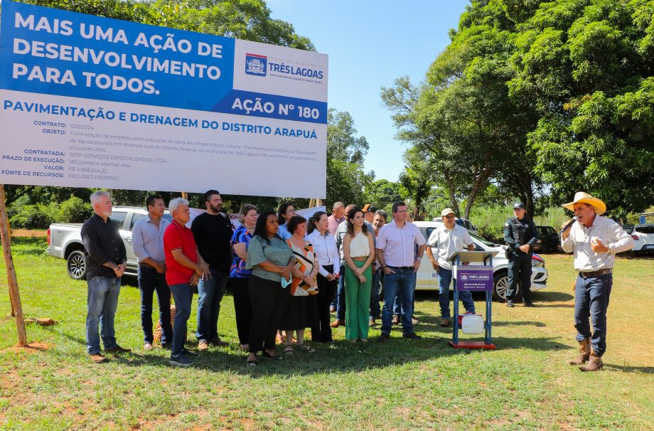 Prefeito Angelo Guerreiro assina ordem de serviço de asfalto e drenagem no Distrito do Arapuá Prefeito Angelo Guerreiro assina ordem de serviço de asfalto e drenagem no Distrito do Arapuá