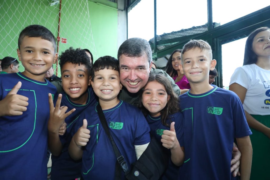 Com a agenda cheia, governador acompanha volta às aulas de perto no interior de MS