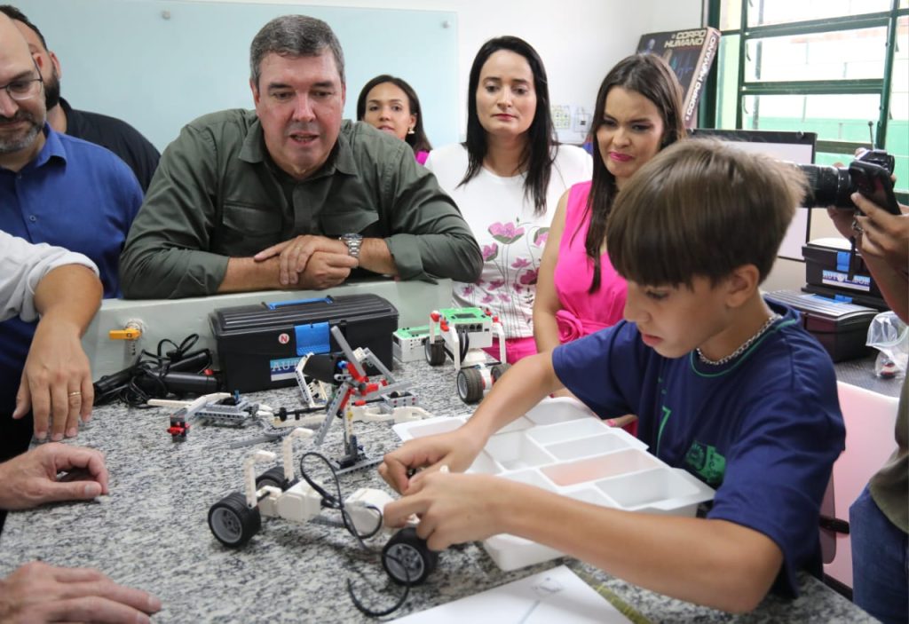 Com a agenda cheia, governador acompanha volta às aulas de perto no interior de MS