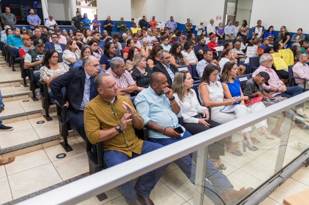 Vereadores iniciam trabalho legislativo com devolução de recursos e garantia de mais obras na cidade Vereadores iniciam trabalho legislativo com devolução de recursos e garantia de mais obras na cidade