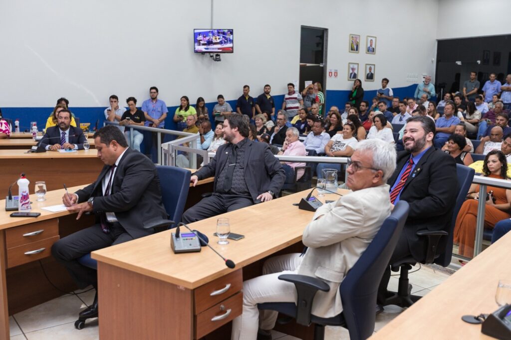 Vereadores iniciam trabalho legislativo com devolução de recursos e garantia de mais obras na cidade Vereadores iniciam trabalho legislativo com devolução de recursos e garantia de mais obras na cidade