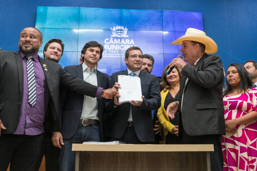 Vereadores iniciam trabalho legislativo com devolução de recursos e garantia de mais obras na cidade Vereadores iniciam trabalho legislativo com devolução de recursos e garantia de mais obras na cidade