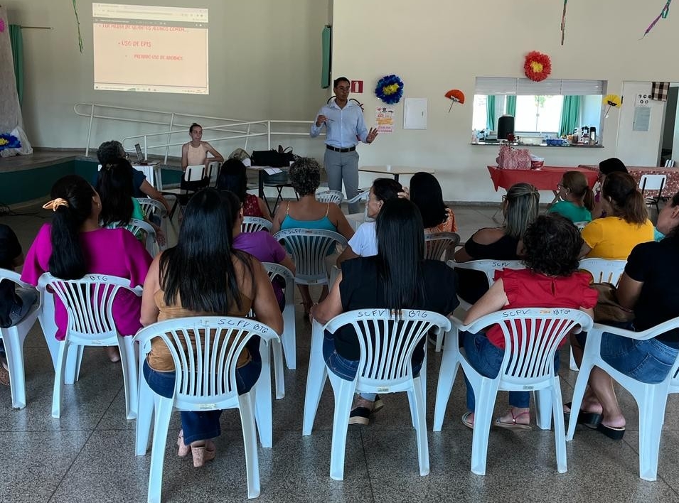Em preparação a volta às aulas, Secretaria de Educação promove capacitação para merendeiras escolares