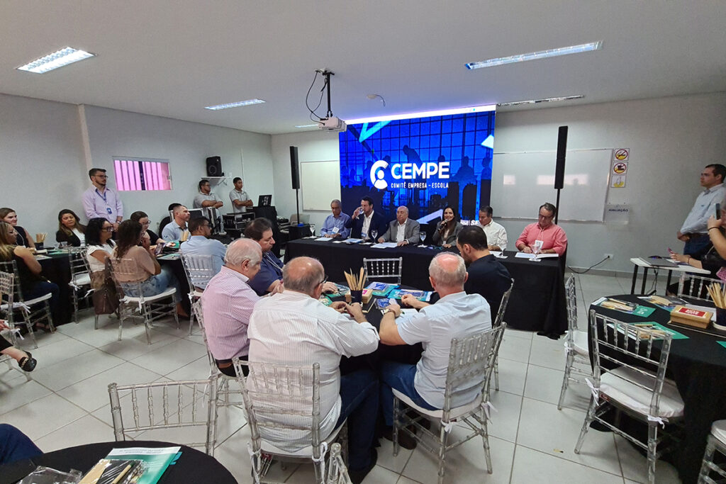 Reunião do Comitê Empresa-Escola estreita vínculos entre setor produtivo e instituições de ensino
