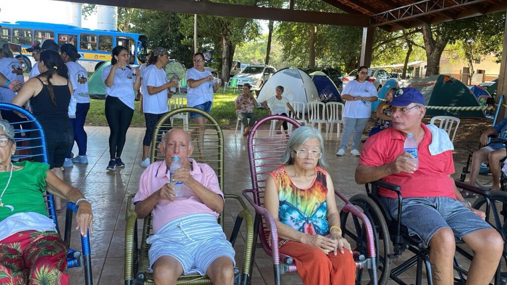 TRÊS LAGOAS: Idosos do asilo Eurípedes Barsanulfo vivem sábado de diversão no 1º Torneio de Caiaqueiros