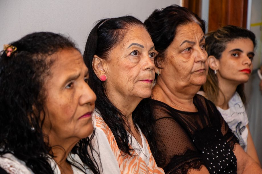 SMAS e CIL proporcionam encontro de mulheres da comunidade surda