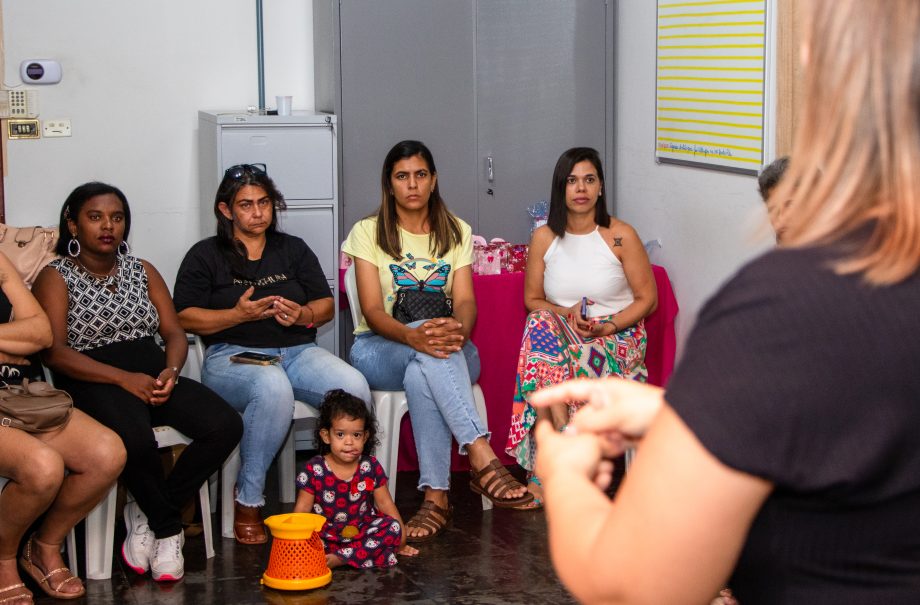 SMAS e CIL proporcionam encontro de mulheres da comunidade surda