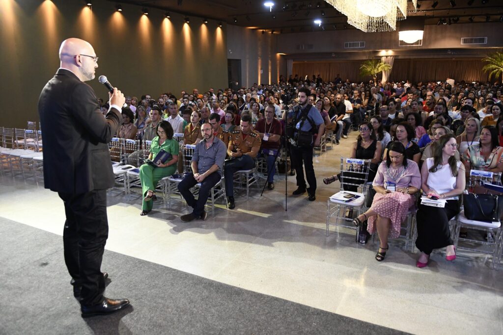 Gestão democrática é tema central de formação para diretores de escolas estaduais de MS