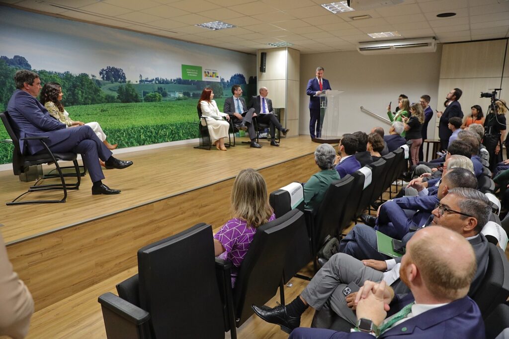 Setor florestal e expansão econômica de MS são destacados em lançamento de plano nacional Setor florestal e expansão econômica de MS são destacados em lançamento de plano nacional