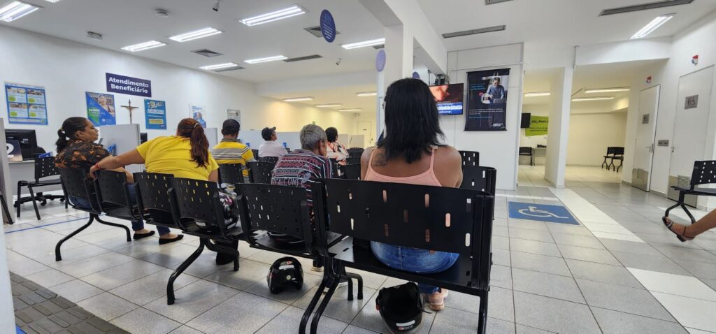 Cliente reclama de descaso e falta de humanização no Banco Mercantil em Três Lagoas